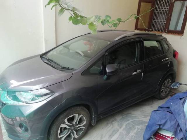 https://images10.gaadi.com/usedgaadi-sellcar/UsedCar/16493b0b-775e-4648-a7ed-13dd9b240f33/39ce4c95-569d-4c8c-b48f-4ff0451dcabd.jpg?imwidth=6402