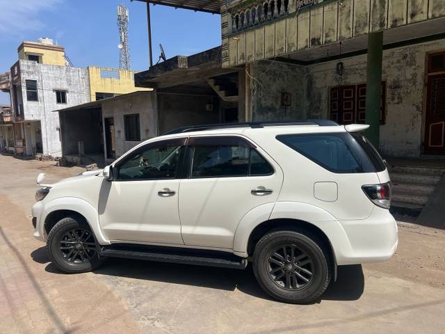 https://images10.gaadi.com/usedgaadi-sellcar/UsedCar/169408f7-4085-4786-9b6a-9acfff97f1f8/7616db9f-f7c7-454b-a7d0-cf7b2ffe8049.jpeg?imwidth=6401