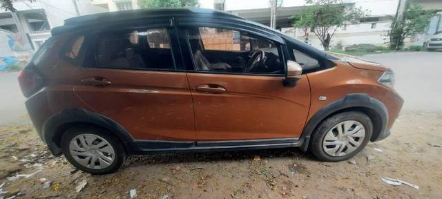 https://images10.gaadi.com/usedgaadi-sellcar/UsedCar/16a04b24-823e-4cf7-a453-12a3eb3d6216/98e5a847-29b9-4b70-9008-ae8e7c4c5d45.jpeg?imwidth=6401