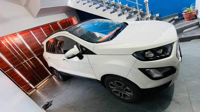 https://images10.gaadi.com/usedgaadi-sellcar/UsedCar/1708f266-3cb2-47e0-ae09-5782fddc2d9c/64272613-2fd8-46d2-a5be-6b607e85ca52.jpeg?imwidth=6402