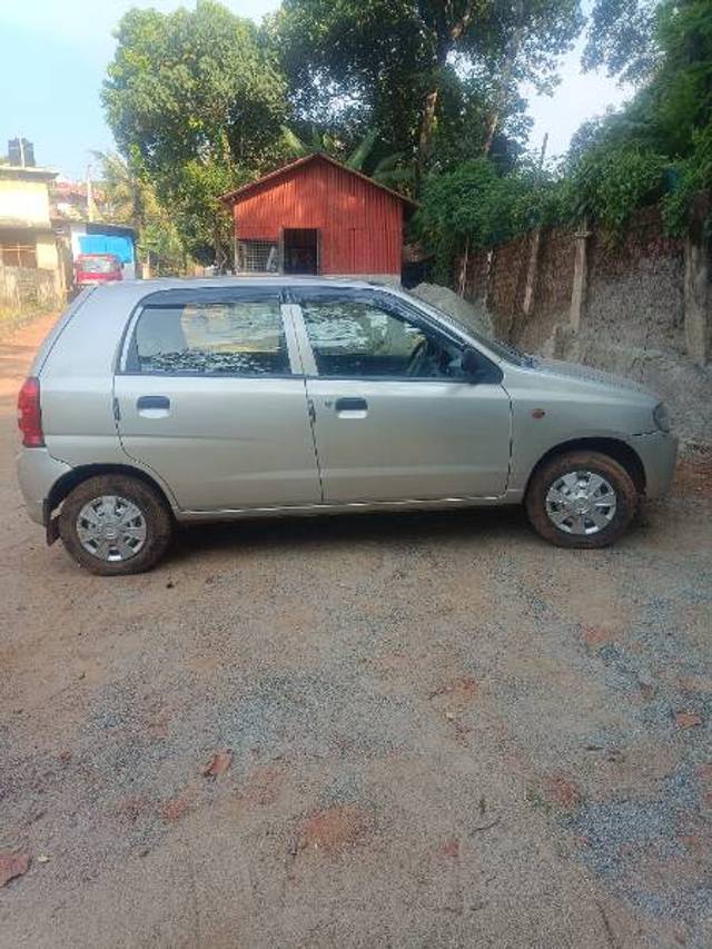 https://images10.gaadi.com/usedgaadi-sellcar/UsedCar/17331622-b370-44ec-8761-d3b6bd978421/c9247c2b-1807-461e-9c59-5e726eeb9c5c.jpg?imwidth=6401