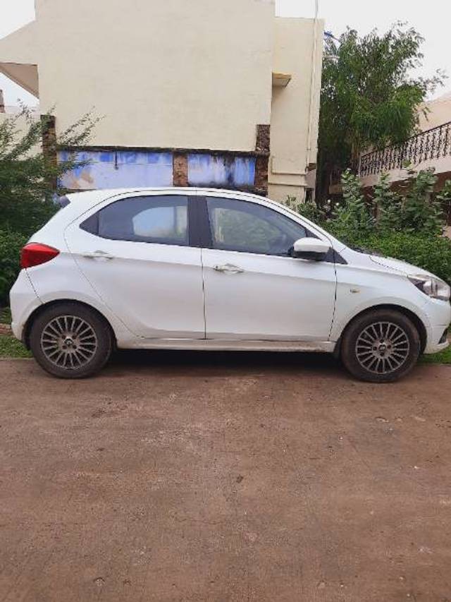 https://images10.gaadi.com/usedgaadi-sellcar/UsedCar/173b2f54-13db-49be-a6af-951b2763432f/36c79465-be9d-4d22-8368-db92e604f33a.jpg?imwidth=6401