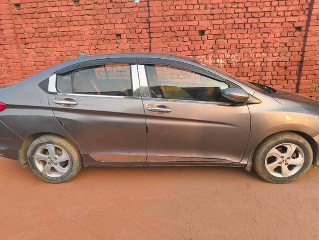 https://images10.gaadi.com/usedgaadi-sellcar/UsedCar/173fe541-bd99-497f-905c-1c53a5fa07b0/7261ff0c-0874-4a6b-b1dd-84769d5b8b3e.jpg?imwidth=6400