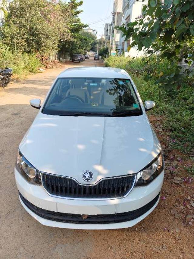 https://images10.gaadi.com/usedgaadi-sellcar/UsedCar/174a81e8-8c47-40fc-9e00-7ca383b02c80/6d5a3025-26e0-438b-9dd7-7ed288fa1f64.jpg?imwidth=6400