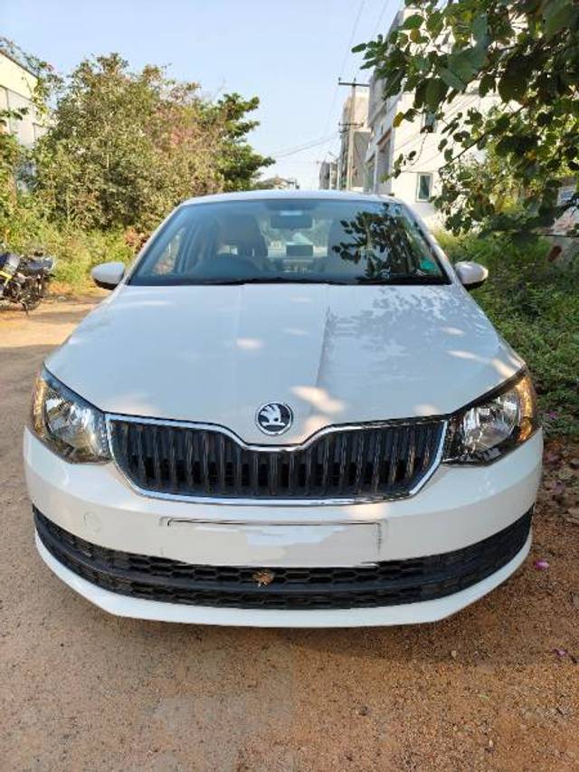 https://images10.gaadi.com/usedgaadi-sellcar/UsedCar/174a81e8-8c47-40fc-9e00-7ca383b02c80/cc32f47d-8b73-4bc0-b83a-bfdefa9039ed.jpg?imwidth=6402