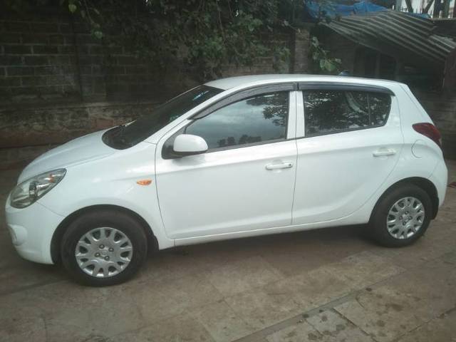 https://images10.gaadi.com/usedgaadi-sellcar/UsedCar/17645753-1952-405b-9c4c-357d8901885d/f8a5dae0-c18c-4c2d-828e-bfc61df56349.jpeg?imwidth=6400