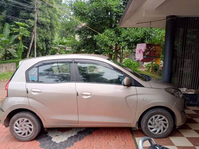 https://images10.gaadi.com/usedgaadi-sellcar/UsedCar/17899345-e9b7-4981-b6c6-76d7e1718b5b/2e18e787-37d0-4b85-8bf5-bf9a993fd281.jpg?imwidth=6401