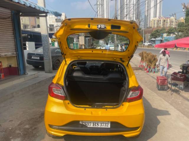 https://images10.gaadi.com/usedgaadi-sellcar/UsedCar/17969201-7962-46bf-92ee-a0362456a95f/74914120-7624-454e-ae59-b8d08a9c0181.jpg?imwidth=6401