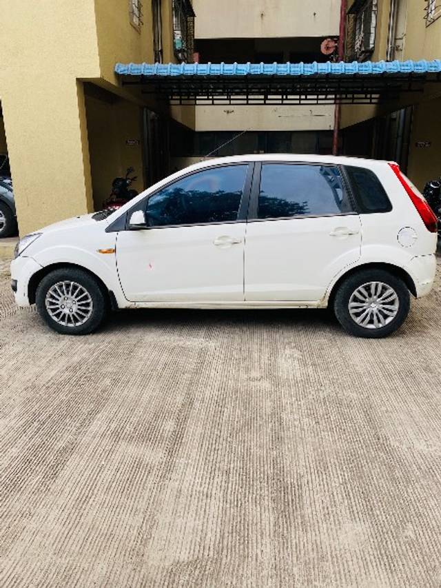 https://images10.gaadi.com/usedgaadi-sellcar/UsedCar/17fb2414-5f44-4696-8eba-90082734d094/877c22e6-1f27-428a-bd0d-8b7f6c7aa950.jpeg?imwidth=6402