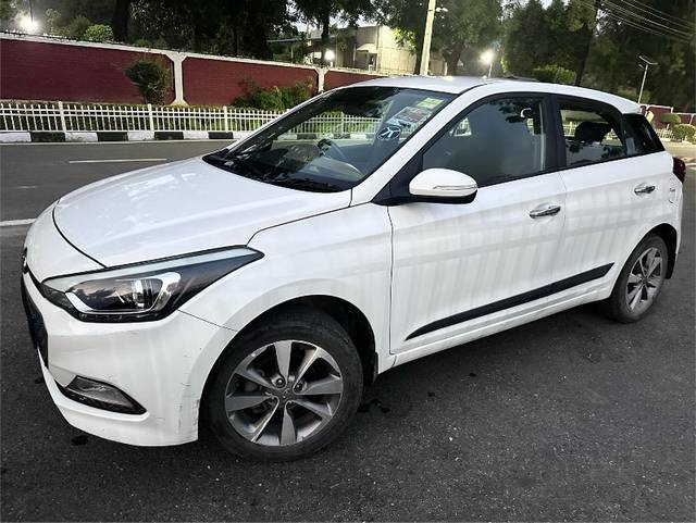 https://images10.gaadi.com/usedgaadi-sellcar/UsedCar/1807df8d-5f0f-446b-b6e8-f5d42319dd50/e68896de-13e2-41ec-baef-133eb6a2caed.jpg?imwidth=6401