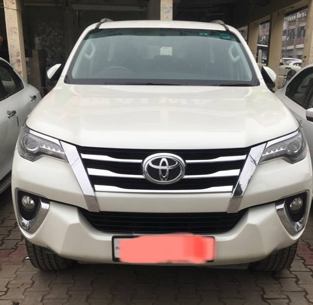 https://images10.gaadi.com/usedgaadi-sellcar/UsedCar/1811dea2-2a9b-4c7d-a254-680900b00a5d/b00daae6-e4c5-4755-a1b5-e1c72dc43a97.jpeg?imwidth=6400