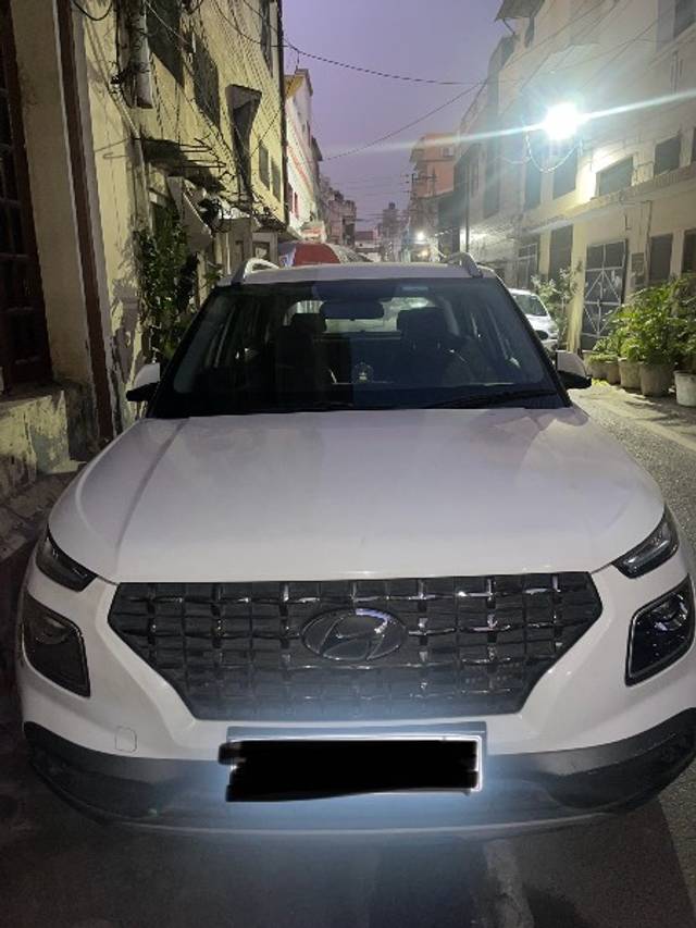 https://images10.gaadi.com/usedgaadi-sellcar/UsedCar/181c08db-0b37-46fe-9a4d-0f06dd235c6c/ba99db95-7d4a-4cab-a18d-bd52bb9c0c08.jpg?imwidth=6400