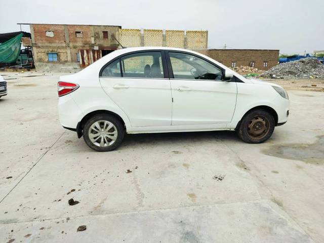 https://images10.gaadi.com/usedgaadi-sellcar/UsedCar/181f8274-aba1-4c85-bf03-52c2cb2d8da5/b0614429-8c56-4479-95f7-c7e845769247.jpg?imwidth=6402