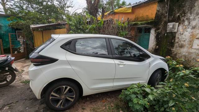 https://images10.gaadi.com/usedgaadi-sellcar/UsedCar/1845c70b-8767-4341-91cb-d3cf489e3abc/927f0840-8837-4bc8-bd02-e8afe4c00226.jpg?imwidth=6401