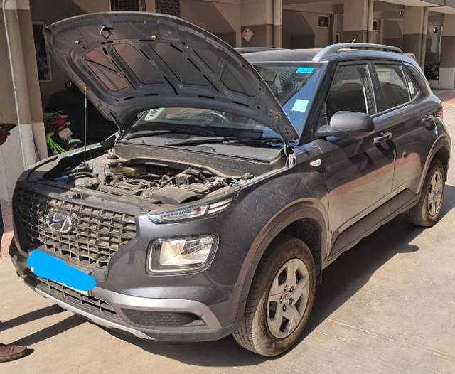 https://images10.gaadi.com/usedgaadi-sellcar/UsedCar/186a94e6-e0bb-4681-8f38-f81fe88d7c2b/e0ccabfb-1874-4c25-ae8f-345a5427858c.jpg?imwidth=6401