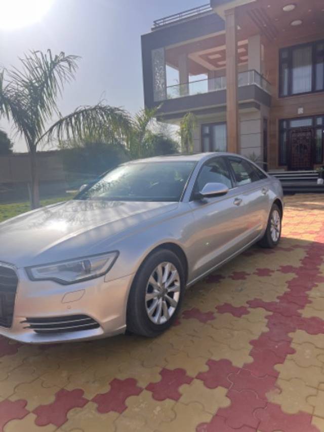 https://images10.gaadi.com/usedgaadi-sellcar/UsedCar/1889ce99-95da-4cc3-97c7-5f89dff79014/a091cc97-032c-4c93-bd61-7a0e08d3a724.jpeg?imwidth=6400