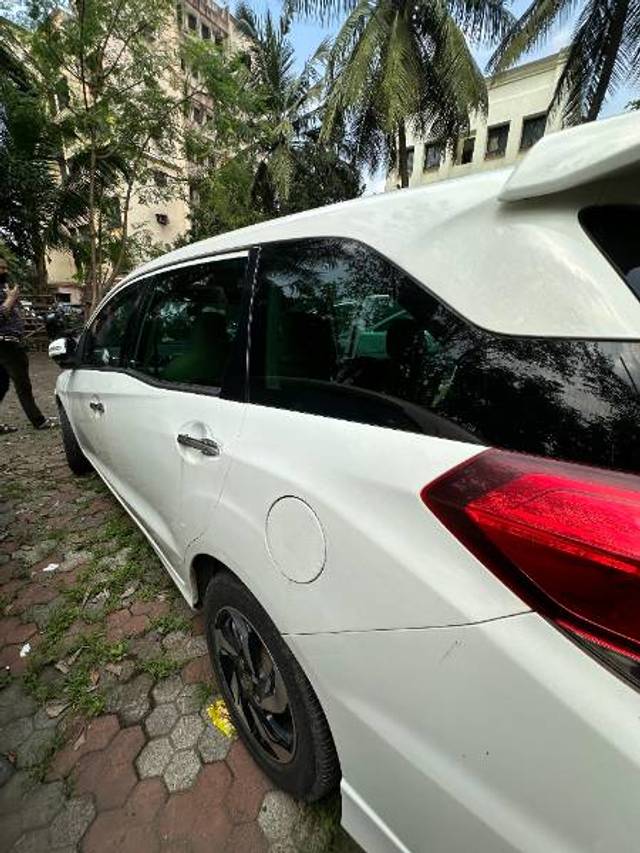 https://images10.gaadi.com/usedgaadi-sellcar/UsedCar/18fe6409-4dd4-40ac-89c2-37ab209888e4/08aa50bd-e067-4879-8e32-07c69cb28661.jpg?imwidth=6402
