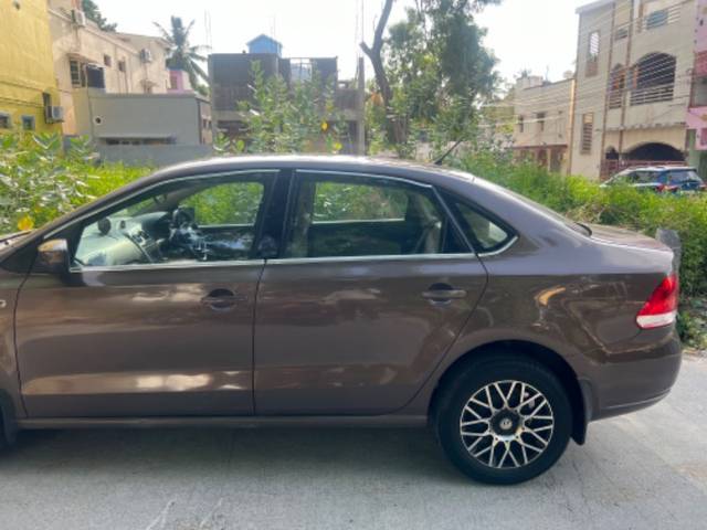 https://images10.gaadi.com/usedgaadi-sellcar/UsedCar/190922ad-21de-41cc-80f8-e45a0af8a684/fad31ddd-8f85-404c-9355-a11fadb3e727.jpg?imwidth=6400