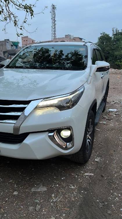 Toyota Fortuner 2.8 2WD MT BSIV Toyota Fortuner 2.8 2WD MT BSIV