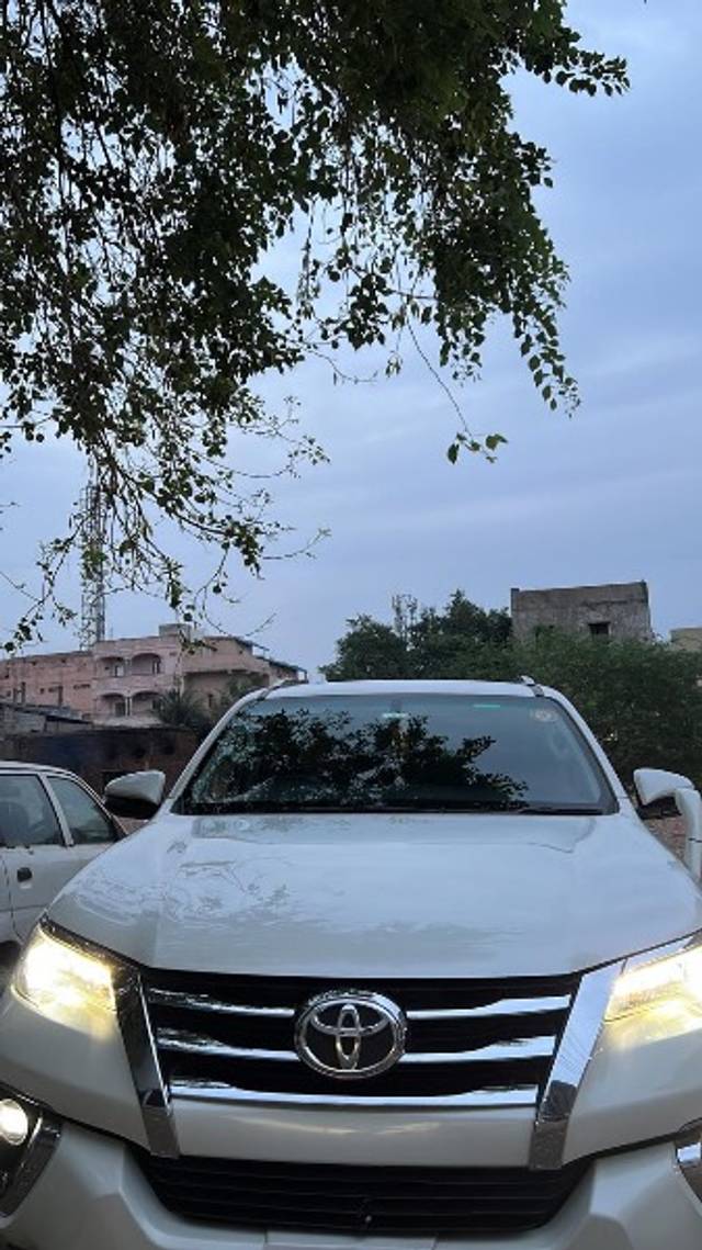 https://images10.gaadi.com/usedgaadi-sellcar/UsedCar/193e1898-614a-49c7-8cd0-7b8fd3d6da0a/bf19d41b-db44-4b98-984e-8c6d73ef08de.jpg?imwidth=6402