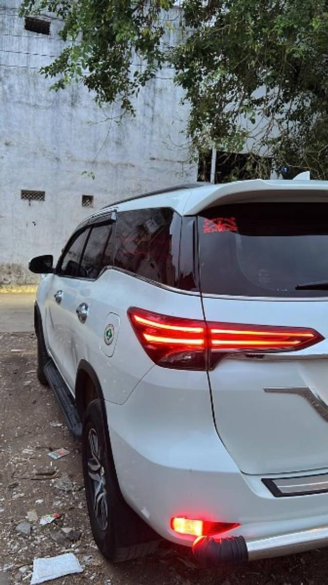https://images10.gaadi.com/usedgaadi-sellcar/UsedCar/193e1898-614a-49c7-8cd0-7b8fd3d6da0a/e7f93965-f22e-42ec-b066-edbe5baa9a0b.jpg?imwidth=6401