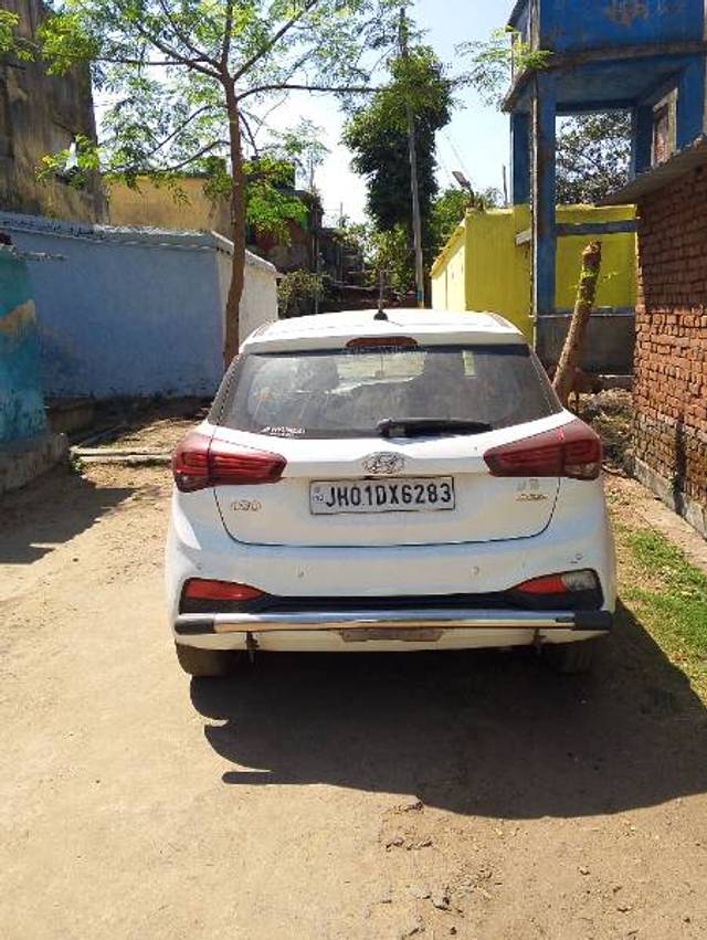 https://images10.gaadi.com/usedgaadi-sellcar/UsedCar/19445a95-639a-4c2a-9eb8-2c83cb84fec5/2f5f2c80-85df-4491-b636-940a797cd5ee.jpg?imwidth=6401