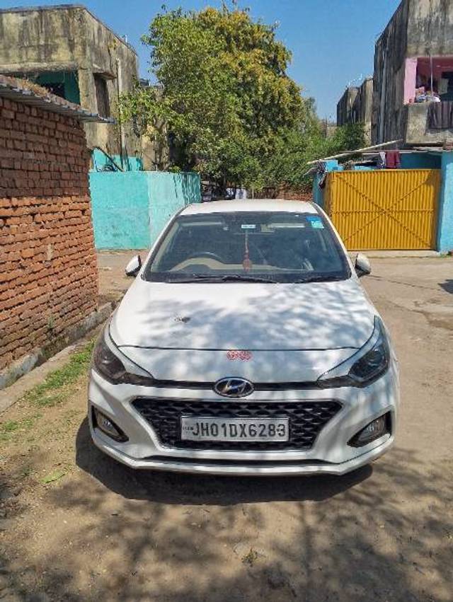 https://images10.gaadi.com/usedgaadi-sellcar/UsedCar/19445a95-639a-4c2a-9eb8-2c83cb84fec5/ff13cab7-f52a-4960-a658-6c4ce9d466d8.jpg?imwidth=6400