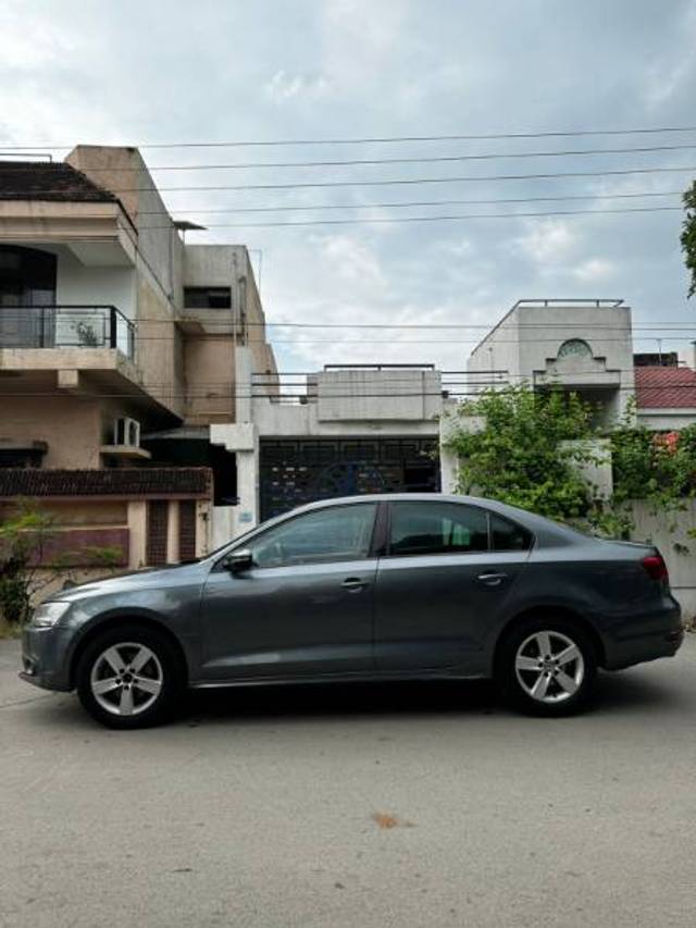 https://images10.gaadi.com/usedgaadi-sellcar/UsedCar/198f4be7-80cb-42e2-b1cd-2737704b4eb1/825aa827-79db-4c2c-86d0-6ad356cd8acb.jpg?imwidth=6401