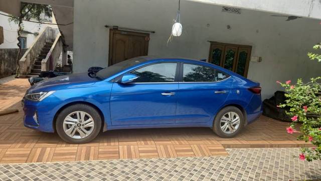 https://images10.gaadi.com/usedgaadi-sellcar/UsedCar/19980d0a-92c0-4912-b0a1-bf667d90e0c8/77da6d18-8765-47a8-91a1-fa9126e7d3df.jpg?imwidth=6400