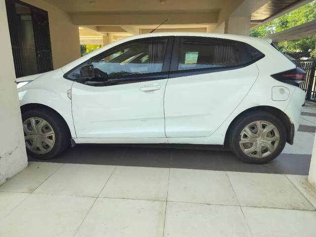 https://images10.gaadi.com/usedgaadi-sellcar/UsedCar/199ad4c9-1479-49dd-80bd-f845ce50f5e9/f200eaa3-e8f2-414d-bc23-2aff73d8a46a.jpg?imwidth=6400