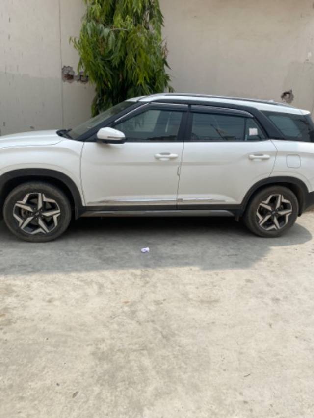 https://images10.gaadi.com/usedgaadi-sellcar/UsedCar/19b7b1b0-79f5-49fd-bd56-af234e2825a8/50b9cbfe-19bf-47ee-8526-e6653e252665.jpg?imwidth=6402