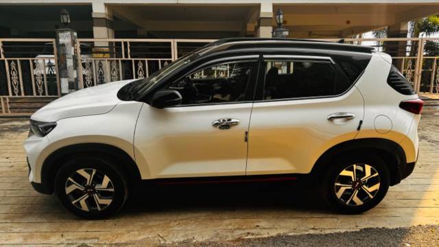 https://images10.gaadi.com/usedgaadi-sellcar/UsedCar/19c61ab7-3b12-4c93-87cc-f074af481714/c22ad6c3-d8e0-4995-b801-e093a5617598.jpeg?imwidth=6402