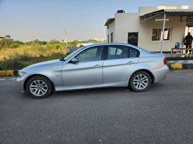 https://images10.gaadi.com/usedgaadi-sellcar/UsedCar/1a31cedc-30ac-444d-aada-35fca3cb2ed9/8d6cfcdf-ec15-4e97-a2e2-b943595087f9.jpg?imwidth=6402