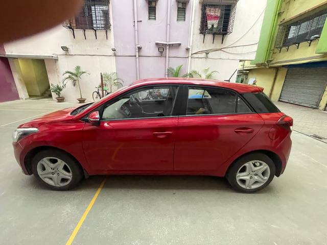 https://images10.gaadi.com/usedgaadi-sellcar/UsedCar/1ac90095-ba32-4cac-b367-b70dbc3b5b29/4a54ed06-6b89-44f3-9b16-66e757e81200.jpeg?imwidth=6402