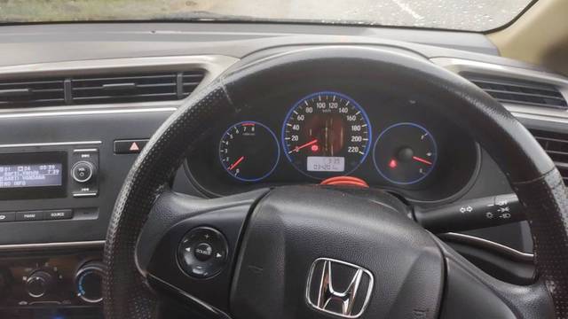 https://images10.gaadi.com/usedgaadi-sellcar/UsedCar/1af89e6a-262e-4588-8436-9a12eeab8663/7c7c5732-a628-4873-85b1-53df0c38d11b.jpg?imwidth=6402