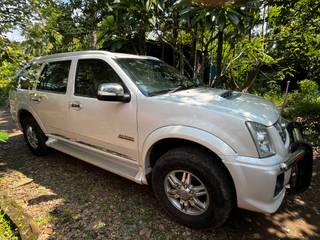 Isuzu MU 7 Isuzu MU 7 4x2 HIPACK