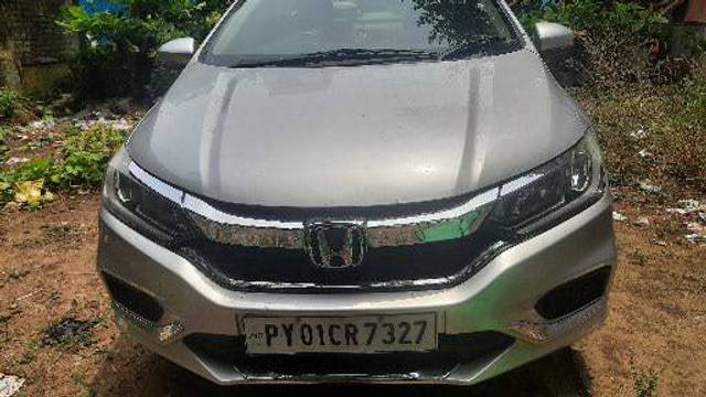 https://images10.gaadi.com/usedgaadi-sellcar/UsedCar/1b11ad17-46ab-4285-b6e6-649ac813abad/ee62b1a6-f852-4b7c-a993-f512aa8eb7dc.jpg?imwidth=6400