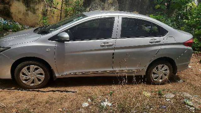 https://images10.gaadi.com/usedgaadi-sellcar/UsedCar/1b11ad17-46ab-4285-b6e6-649ac813abad/f2ab51ba-ba14-415a-b927-ad86a4e013d2.jpg?imwidth=6401