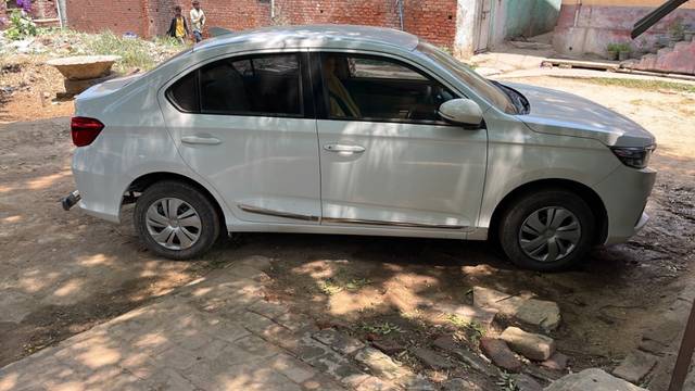 https://images10.gaadi.com/usedgaadi-sellcar/UsedCar/1b1512ad-48df-40d7-8804-9ef40d8e2e45/e2706705-516a-45c6-82c2-63ece3d23927.jpeg?imwidth=6401