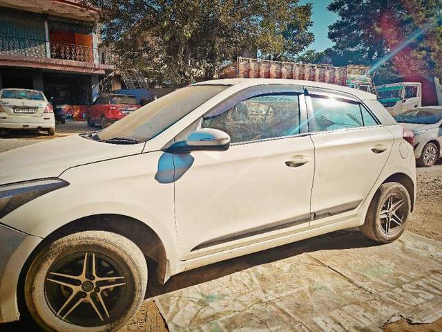 https://images10.gaadi.com/usedgaadi-sellcar/UsedCar/1b6bae37-bbd1-4a8c-a069-00b47f6577ea/d10e149f-dee8-4066-b9c7-df39c92b27b1.jpg?imwidth=6400