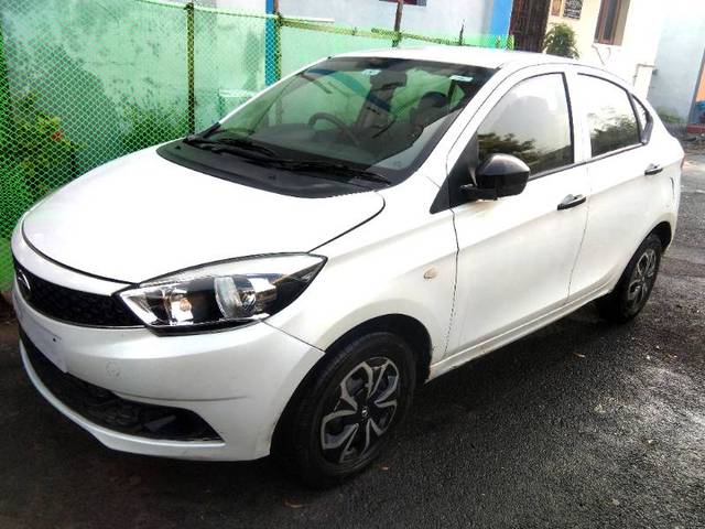 https://images10.gaadi.com/usedgaadi-sellcar/UsedCar/1bd98b9f-6152-405a-8838-1f8f0c3a2449/7da50522-fab4-4aaf-ad54-565d6392cbca.jpg?imwidth=6400