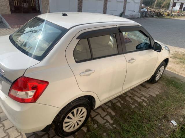 https://images10.gaadi.com/usedgaadi-sellcar/UsedCar/1bddbe34-657a-4b25-b87f-e5d7349a1874/beb566bf-755b-4281-8104-82343297d44f.jpg?imwidth=6401