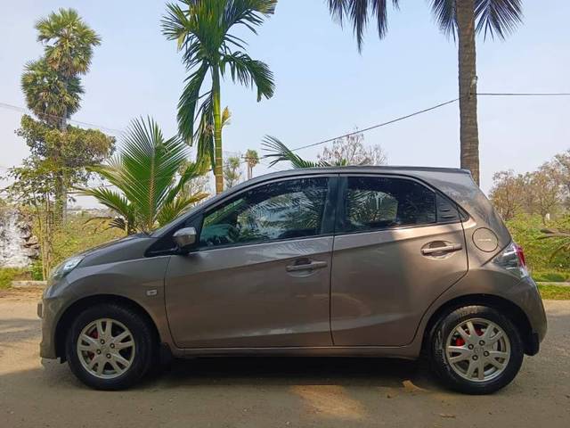 https://images10.gaadi.com/usedgaadi-sellcar/UsedCar/1bfa1bef-9a5a-4474-91dc-ad60cca85897/8ab87de8-090d-4c78-961f-5b58429aef9d.jpg?imwidth=6402