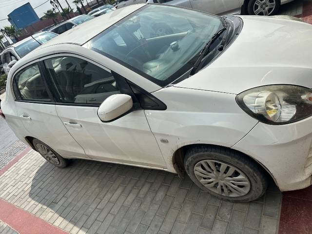 https://images10.gaadi.com/usedgaadi-sellcar/UsedCar/1c2125d7-d895-449d-9cd5-b4ef7e7ea243/d8b5d19d-4b3c-4669-88f3-f419715a55b8.jpg?imwidth=6401