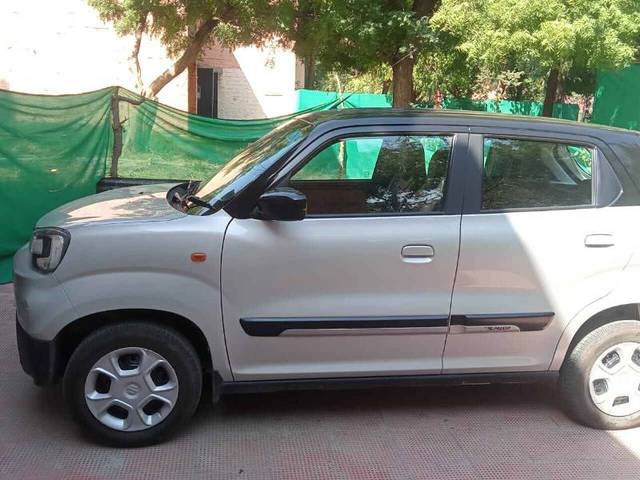 https://images10.gaadi.com/usedgaadi-sellcar/UsedCar/1c33968e-ec18-4e4b-9104-3b60d5dff865/dfe88e30-17d2-4411-b640-06a884f9427d.jpg?imwidth=6402