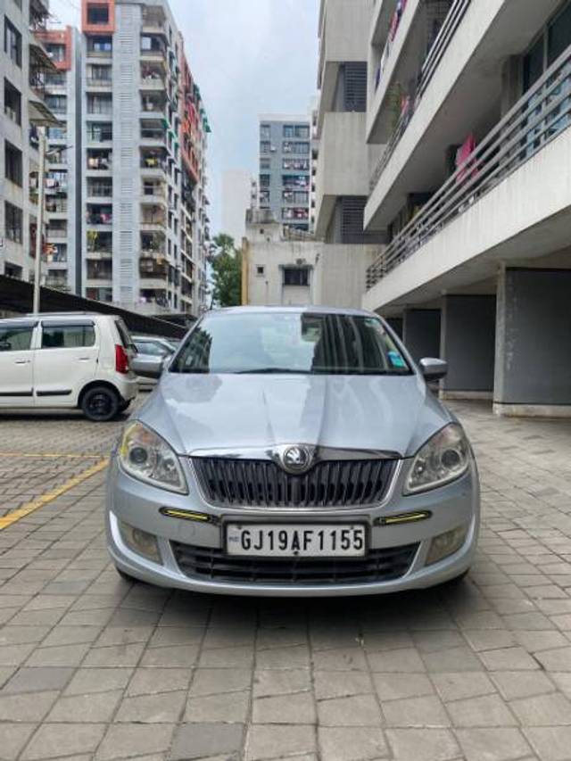 https://images10.gaadi.com/usedgaadi-sellcar/UsedCar/1c6e6eaf-750b-4e55-93cc-6e9078a165cf/22f49fda-55be-42f0-9bb7-0094c08cf3e1.jpg?imwidth=6400