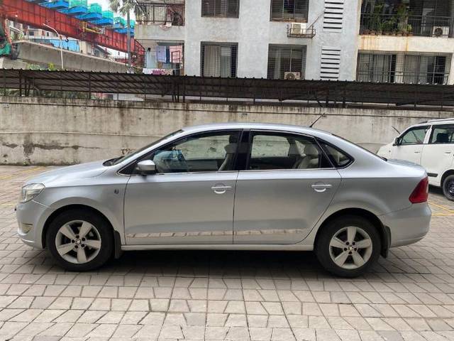 https://images10.gaadi.com/usedgaadi-sellcar/UsedCar/1c6e6eaf-750b-4e55-93cc-6e9078a165cf/2c59189e-da3f-46a2-9f8d-abf0328ac3c1.jpg?imwidth=6401