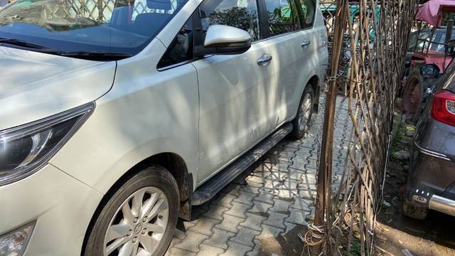 https://images10.gaadi.com/usedgaadi-sellcar/UsedCar/1c81d405-f5d5-42af-9885-71734ebe623b/ec10d570-ce1e-4588-85a5-bf970c6a0a17.jpg?imwidth=6402