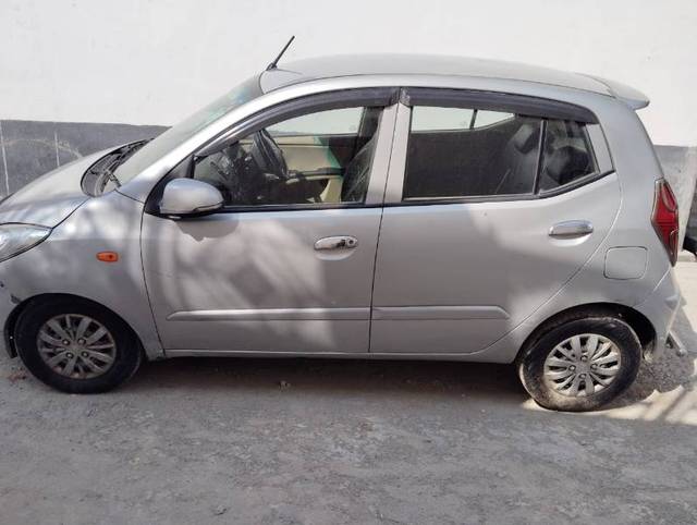 https://images10.gaadi.com/usedgaadi-sellcar/UsedCar/1cba94b9-c441-41ce-a198-1f52c9575742/604649de-653f-4ffc-82c5-bda177b2c4be.jpg?imwidth=6402