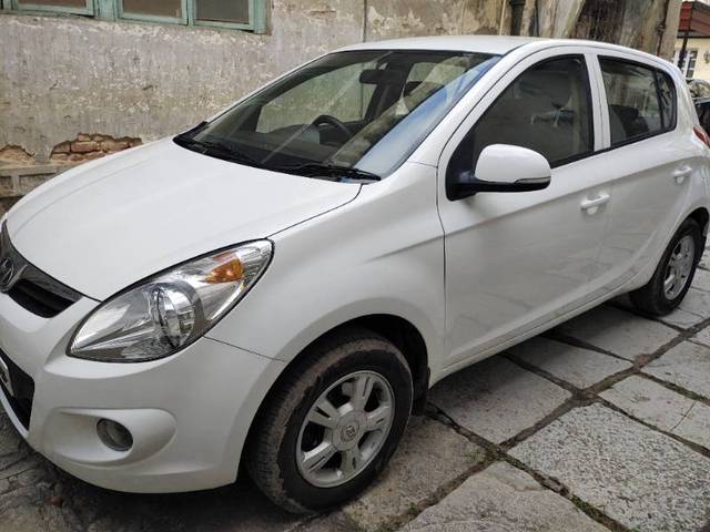 https://images10.gaadi.com/usedgaadi-sellcar/UsedCar/1cc416c7-9eb7-417c-80f7-e598d242fc3a/56dabcde-ee6b-41d6-8273-b0bf526e75d5.jpg?imwidth=6400